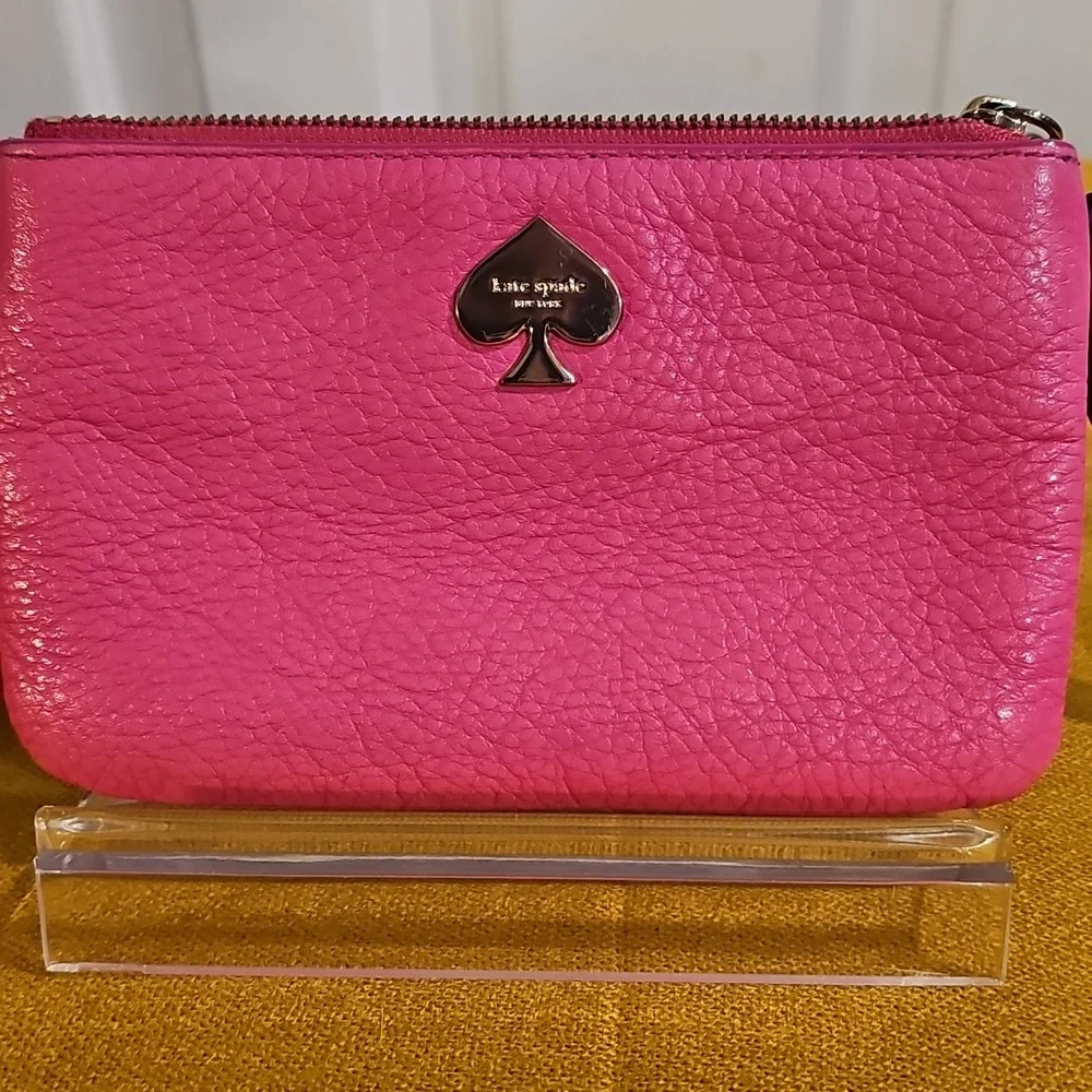 Kate Spade NY Cobble Hill Bee Wristlet - Snapdragon Pink EUC